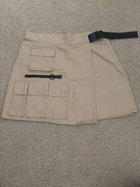 Forever 21 Khaki Mini Skirt with Black Webbing Belt